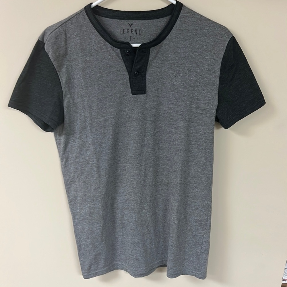American eagle legend t athletic fit Henley shortsleeved tee grey black XS